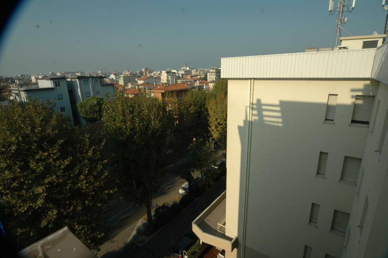 Casa Rosa Apartment Римини Екстериор снимка